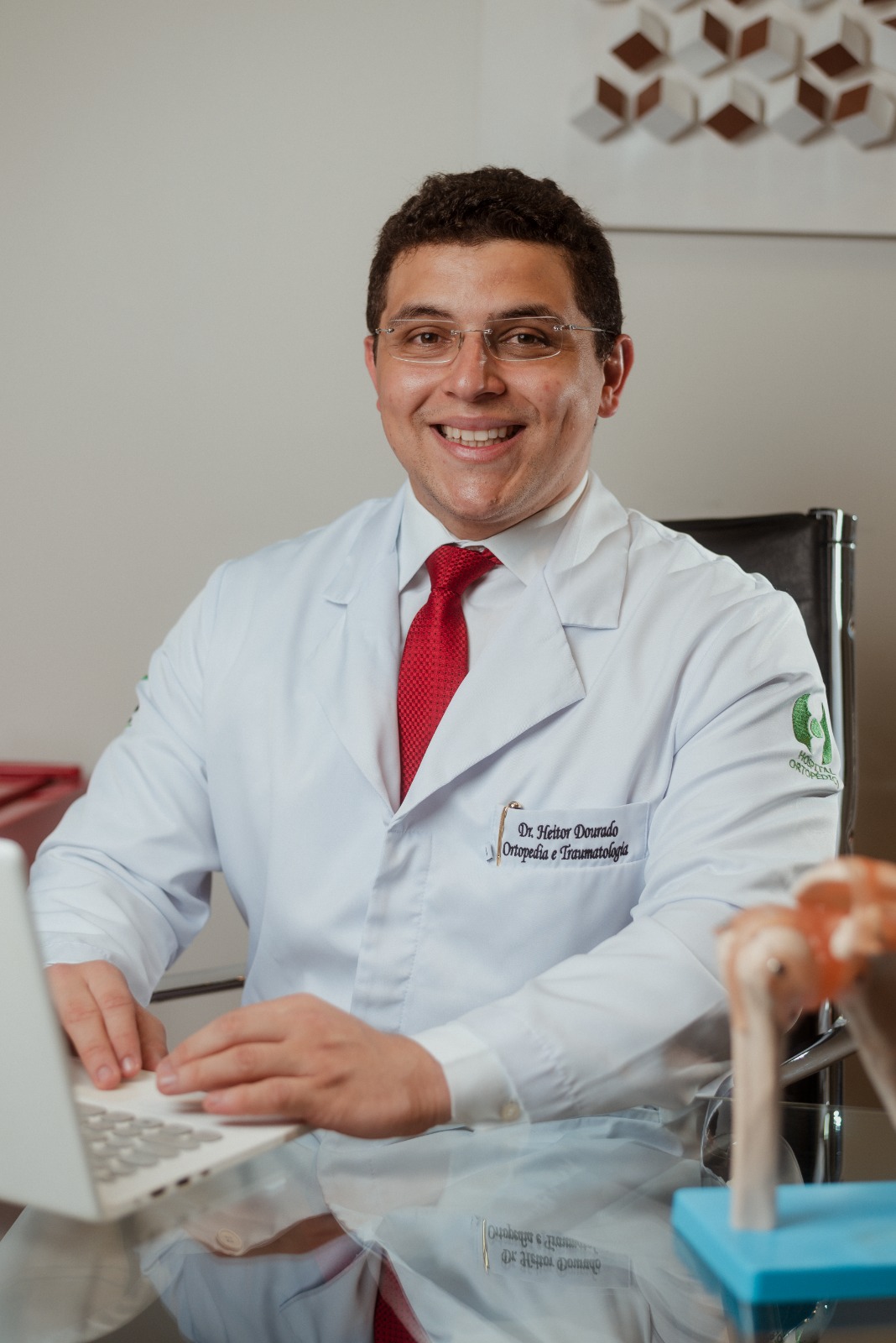 Dr. Heitor Dourado - Especialista em Ombro e Cotovelo
