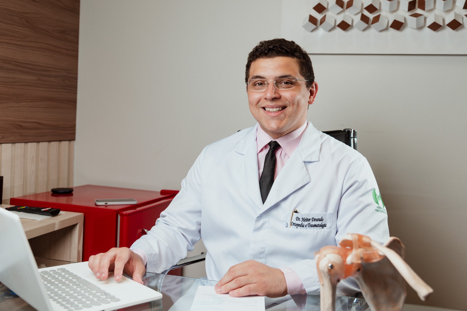 Dr. Heitor Dourado - Especialista em Ombro e Cotovelo